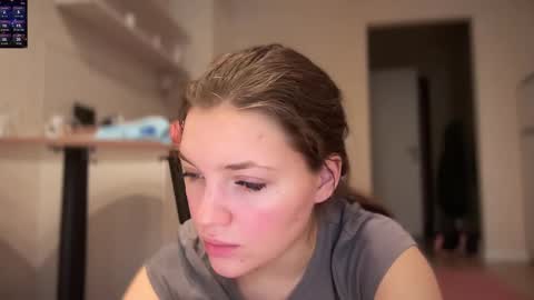 Snapshot of liana_8 chatting on February 22, 1:53 pm liana_8 online show from February 22, 1:53 pm