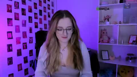 Snapshot of liana_kisses chatting on July 18, 6:45 pm Little Liana online show from July 18, 6:45 pm