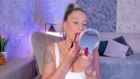 Lian online show from November 19, 7:47 pm