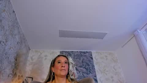 Lian online show from March 10, 7:41 pm