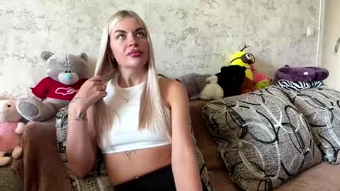 Snapshot of liannetwyman chatting on May 22, 7:48 am Lina online show from May 22, 7:48 am
