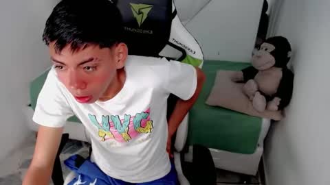 Snapshot of liarr_ chatting on February 3, 8:25 pm LIAR online show from February 3, 8:25 pm