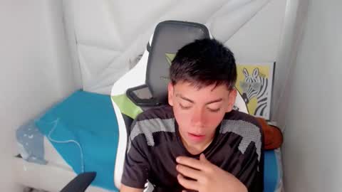 Snapshot of liarr_ chatting on February 5, 8:46 pm LIAR online show from February 5, 8:46 pm