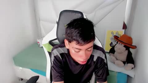 Snapshot of liarr_ chatting on February 13, 8:05 pm LIAR online show from February 13, 8:05 pm