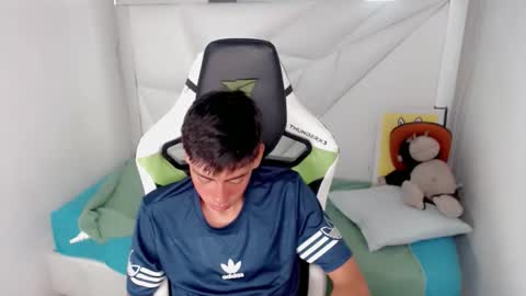 Snapshot of liarr_ chatting on February 14, 8:16 pm LIAR online show from February 14, 8:16 pm