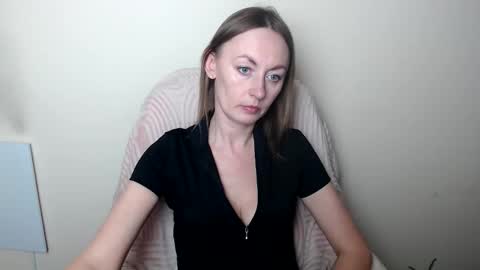 Lia online show from April 7, 11:43 am