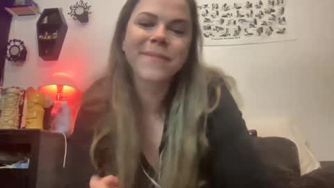 Snapshot of libbydeetzxxx chatting on February 7, 11:01 am Libby Deetz online show from February 7, 11:01 am