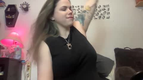 Snapshot of libbydeetzxxx chatting on February 19, 3:50 am Libby Deetz online show from February 19, 3:50 am