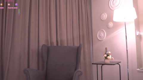 Snapshot of libbyshepard chatting on October 19, 11:49 pm Elena online show from October 19, 11:49 pm