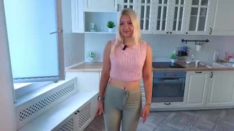 Snapshot of libbytippen chatting on July 25, 1:25 am Im Monica online show from July 25, 1:25 am