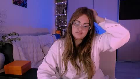 libra_mia online show from September 17, 5:42 am