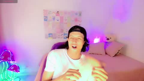 libressalvajes online show from December 25, 10:37 pm