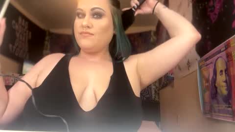 Snapshot of lickmelolliee chatting on December 4, 12:14 pm AllieAustyn online show from December 4, 12:14 pm