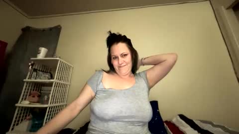 Snapshot of lickmelolliee chatting on December 24, 11:28 am AllieAustyn online show from December 24, 11:28 am