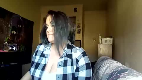 Snapshot of lickmelolliee chatting on December 24, 7:22 pm AllieAustyn online show from December 24, 7:22 pm