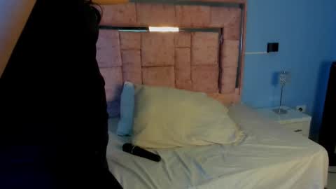 licky_lov online show from October 18, 3:42 am