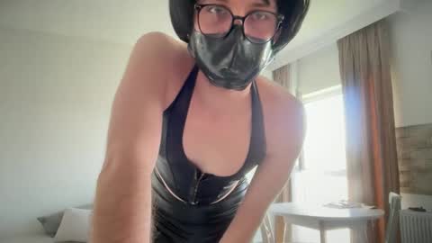 Snapshot of liferacw chatting on April 25, 11:24 am SofieXxxDoll online show from April 25, 11:24 am
