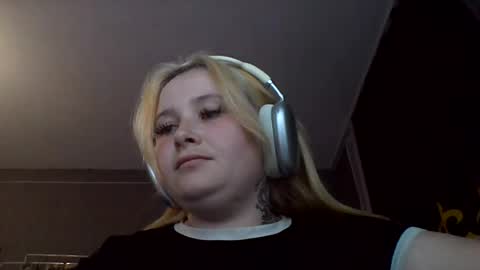 light_lunaa online show from July 15, 4:34 pm