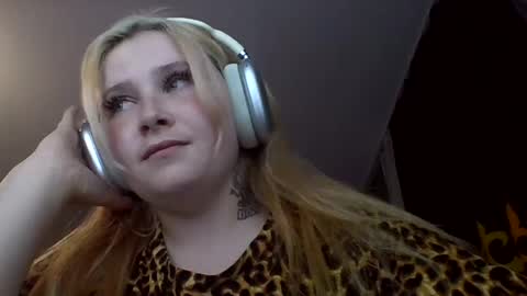 light_lunaa online show from July 16, 4:35 pm