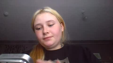 light_lunaa online show from August 1, 4:39 pm