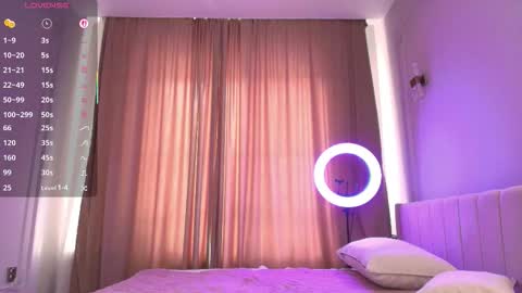 Lihn Pham online show from November 14, 4:22 am