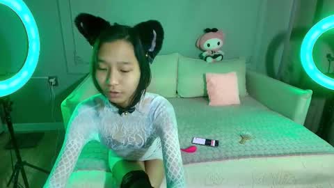 Lihn Pham online show from December 19, 3:24 am