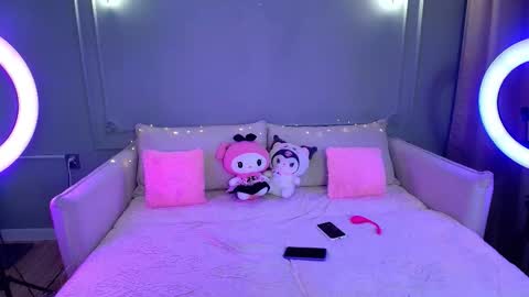 Lihn Pham online show from December 23, 3:15 am