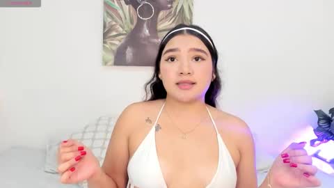 liiabloomm online show from January 17, 1:49 pm