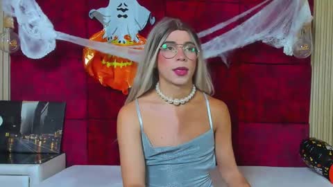 liiacollins online show from October 27, 7:51 pm