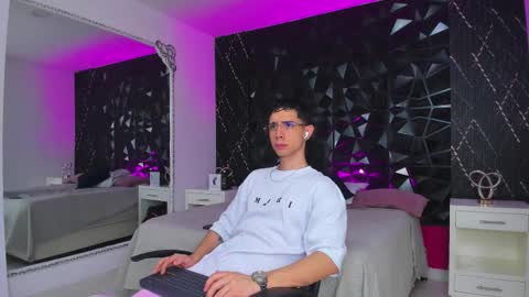 L I I A M online show from September 14, 5:12 pm