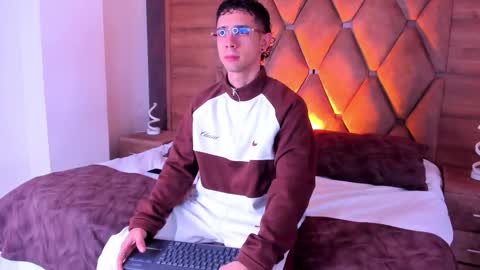 L I I A M online show from February 24, 9:46 pm