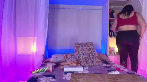         online show from February 15, 11:39 am