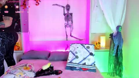         online show from October 14, 11:55 am