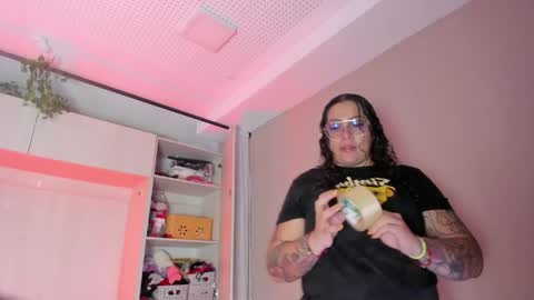         online show from April 14, 11:38 am