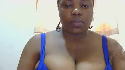Snapshot of liilcutiee chatting on April 19, 9:52 am Lily online show from April 19, 9:52 am