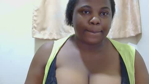 Snapshot of liilcutiee chatting on April 26, 9:12 pm Lily online show from April 26, 9:12 pm