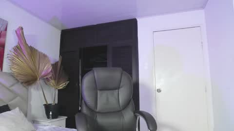 liilithstone online show from April 4, 11:13 pm