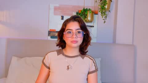 Snapshot of liilylopez chatting on June 1, 11:34 am liilylopez online show from June 1, 11:34 am
