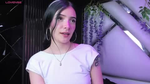 Snapshot of liinzy_rouse chatting on June 30, 3:57 pm Brittany online show from June 30, 3:57 pm