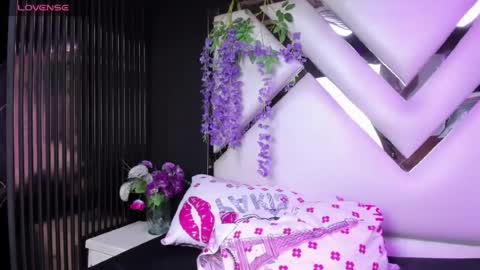 Snapshot of liinzy_rouse chatting on August 1, 6:18 pm Brittany online show from August 1, 6:18 pm