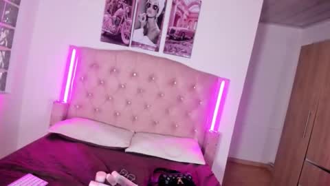 Snapshot of liittle__baby chatting on February 4, 11:27 am Valery online show from February 4, 11:27 am