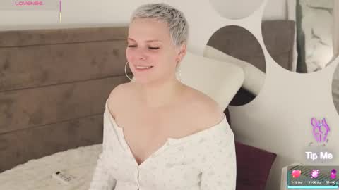 likaaberry online show from October 4, 10:46 am