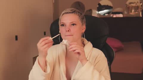 likaaberry online show from November 27, 3:14 pm