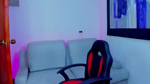 Snapshot of lil___king chatting on April 4, 1:19 pm Lil KIng online show from April 4, 1:19 pm