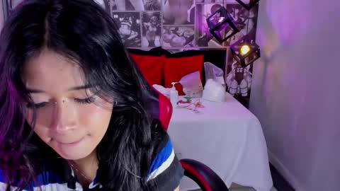 Snapshot of lil_cey chatting on October 19, 7:36 pm Lili Cey online show from October 19, 7:36 pm
