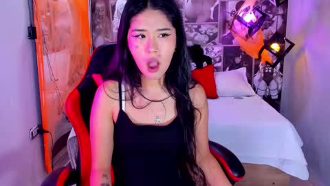 Snapshot of lil_cey chatting on October 25, 8:14 pm Lili Cey online show from October 25, 8:14 pm