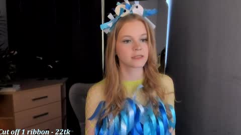 Snapshot of lil_cookie_monster chatting on April 25, 11:24 am Erica online show from April 25, 11:24 am
