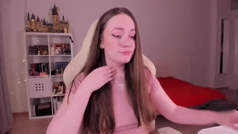 Snapshot of lil_happiness chatting on September 28, 7:19 pm for free registration 3 online show from September 28, 7:19 pm