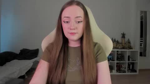 Snapshot of lil_happiness chatting on March 15, 3:29 pm for free registration 3 online show from March 15, 3:29 pm