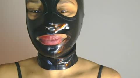 Snapshot of lil_ith chatting on May 5, 2:41 am Lilith online show from May 5, 2:41 am